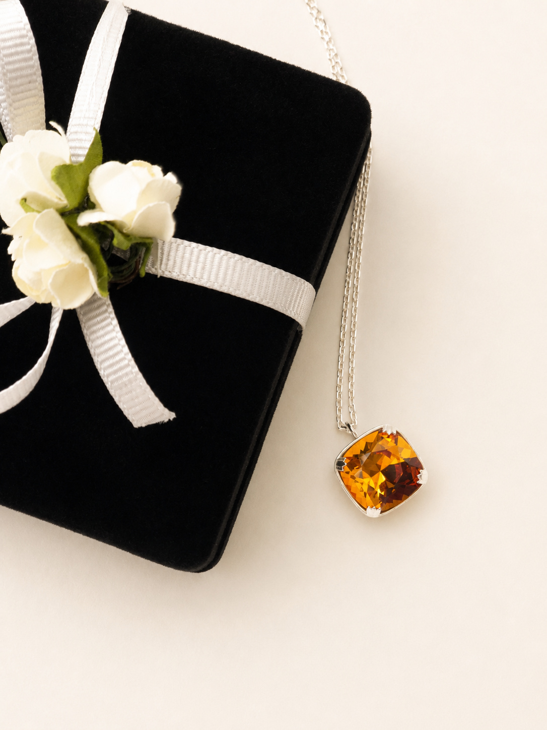 Amber Swarovski Kristalli Kolye