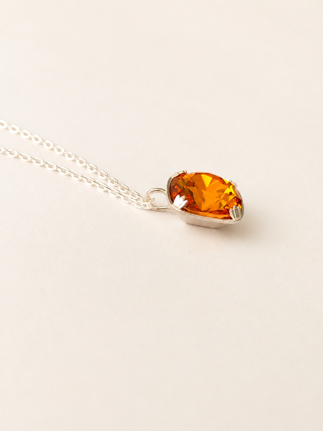 Amber Swarovski Kristalli Kolye